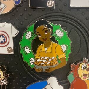 Disney Parks Princess Tiana Beignets Christmas Holiday Wreath Mystery Pin